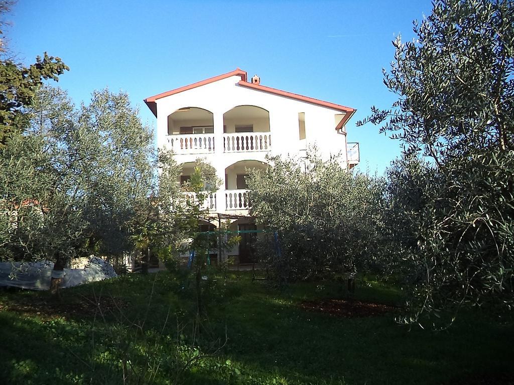 Valeriana Apartment Pola Esterno foto