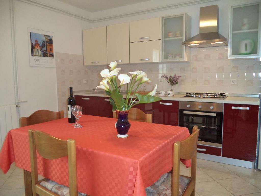 Valeriana Apartment Pola Esterno foto