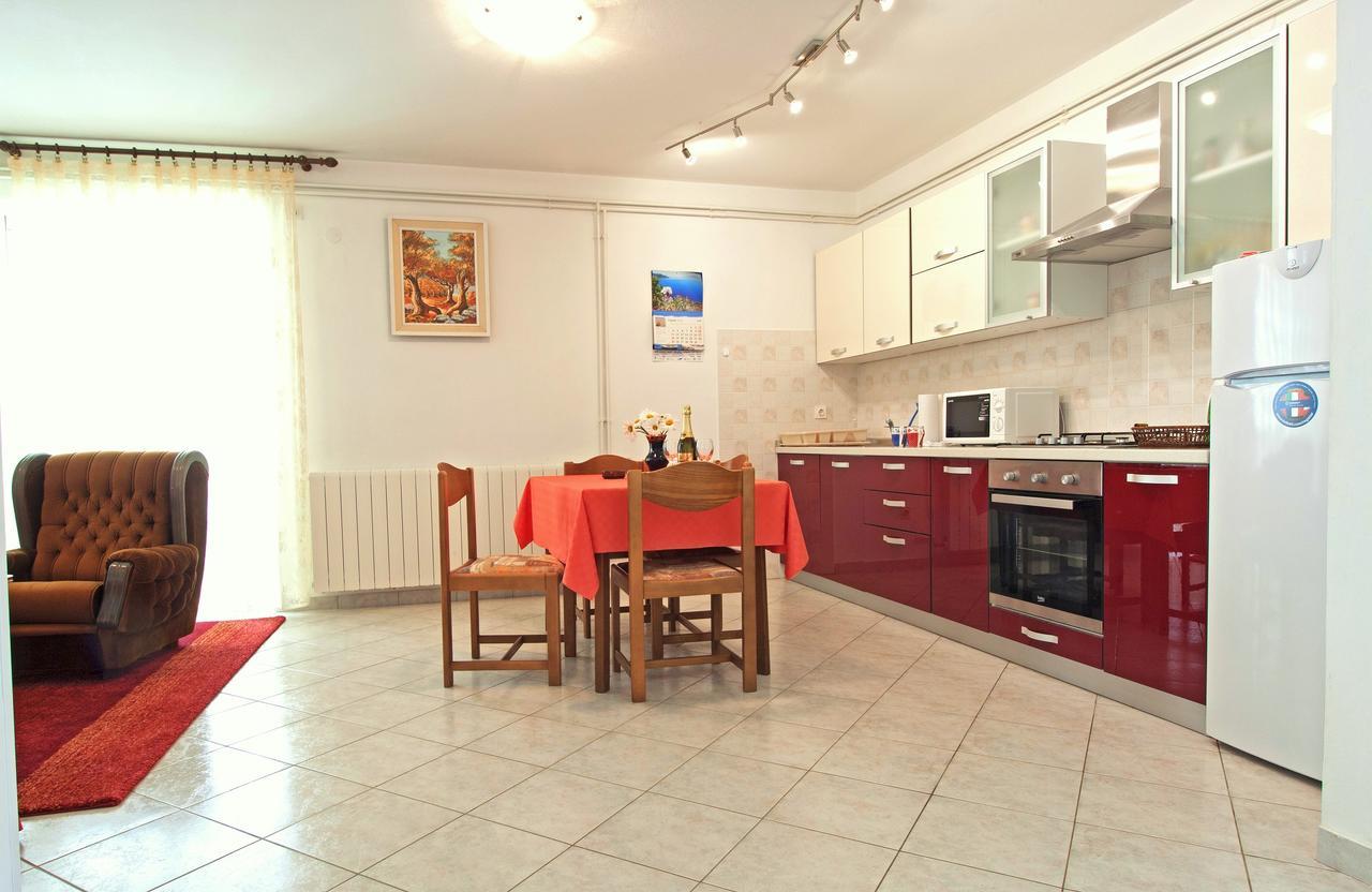 Valeriana Apartment Pola Esterno foto