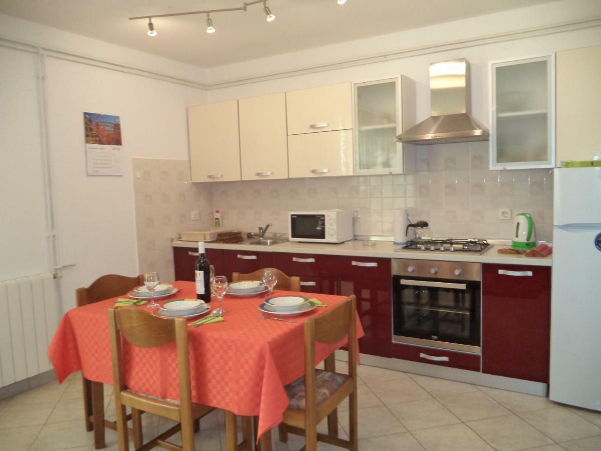 Valeriana Apartment Pola Esterno foto